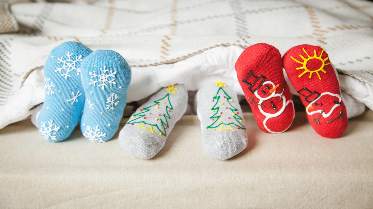 Holiday Fun Puffy Paint Socks – Tulip Color Crafts